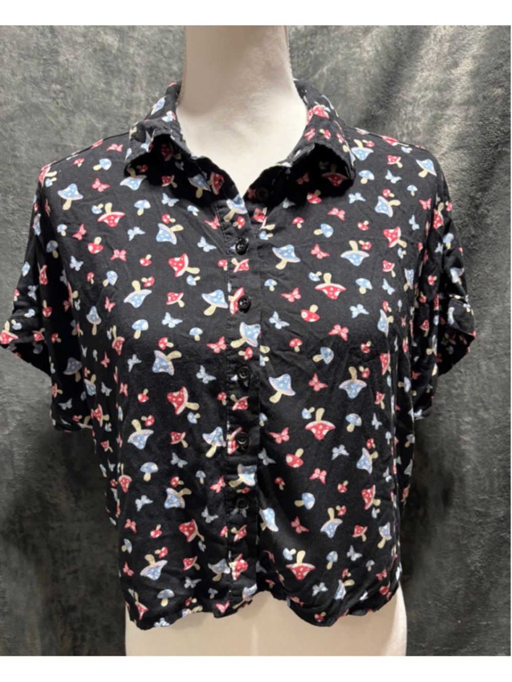Hot Topic Mushroom & Butterfly Whimsy Pink & Blue Cropped Button Down Top S GUC